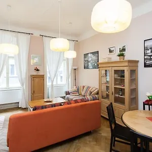 https://centre-apartment-reznicka.praguehotelsweb.com